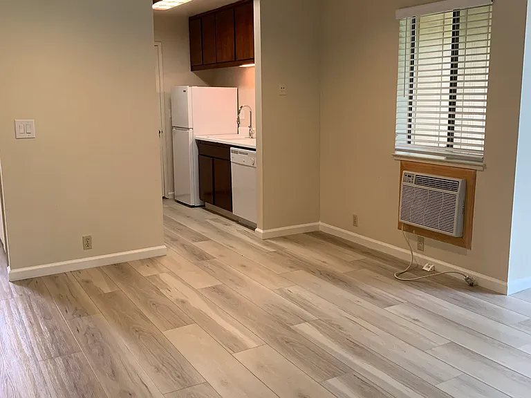 1712 Washington St #11 — Photo 5