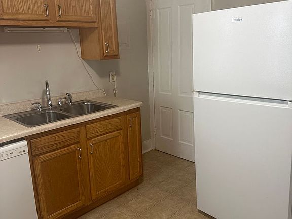 4th image of 212 W Illinois St APT 1