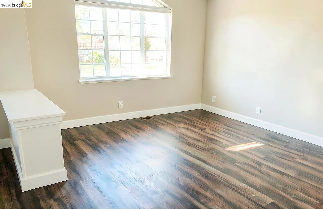 3 bed, 2.5 bath, 2368 sqft, $3,695 — Photo 4