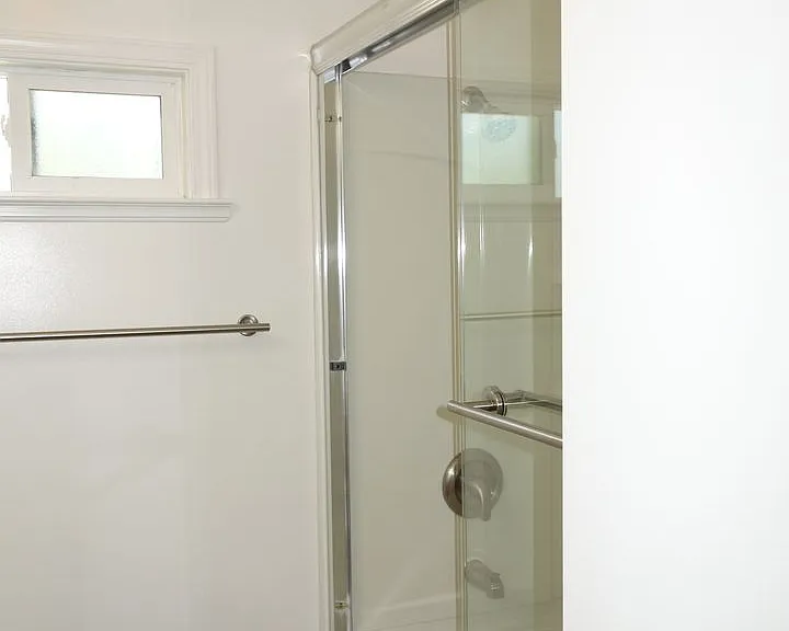 32200 Russell Blvd — Photo 11