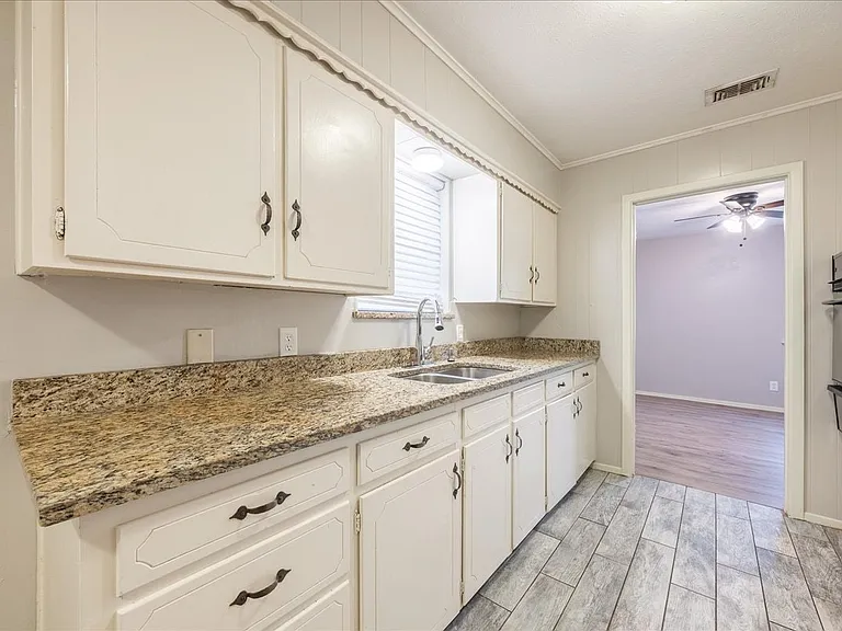 1313 E Sherman Dr — Photo 7