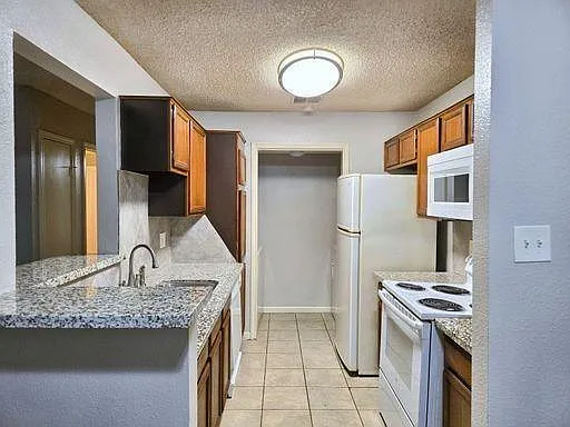 8389 Sands Point Dr — Photo 5