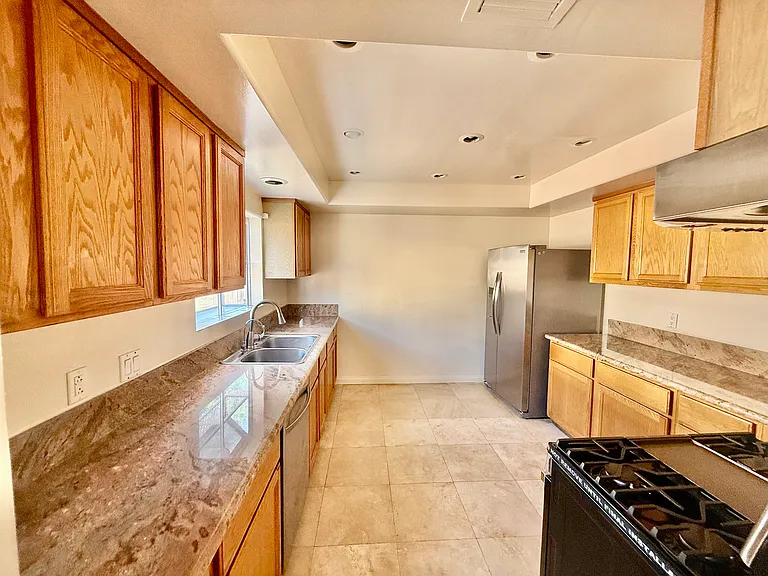 9509 Guess St — Photo 4