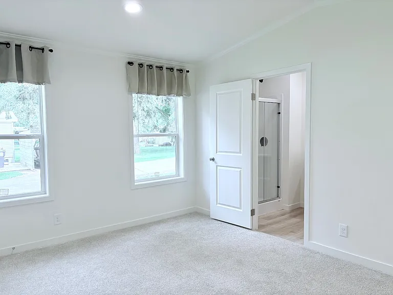 402 Lily Ln — Photo 12