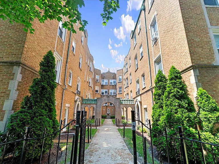 6420 N Newgard Ave #3E — Photo 1
