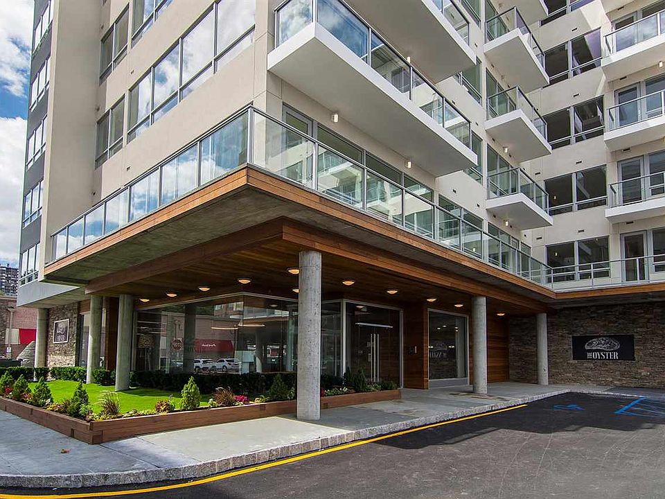 1st image of 15 Somerset Ln #202