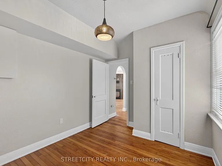 1055 Commissioners Rd E — Photo 20