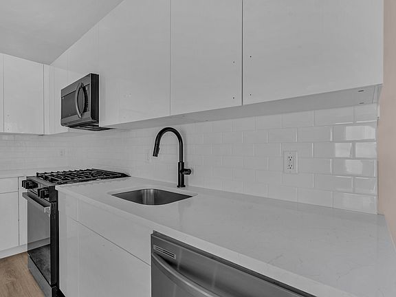 2nd image of 8801 Kennedy Blvd #401