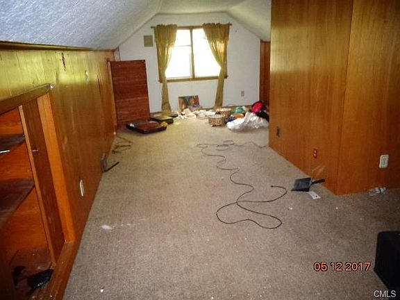 4th image of 32 Oakdale St