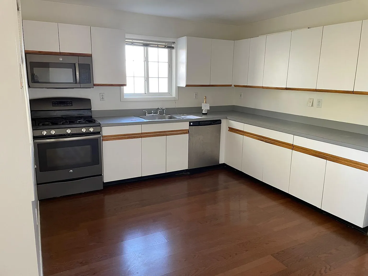 4 Eagle Ridge Way — Photo 2