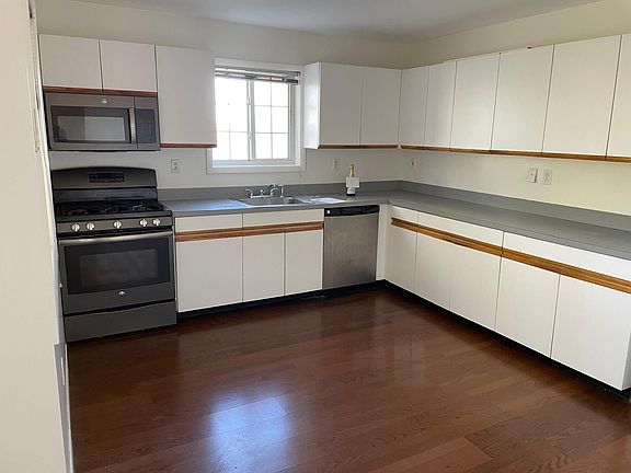 2nd image of 4 Eagle Ridge Way #3