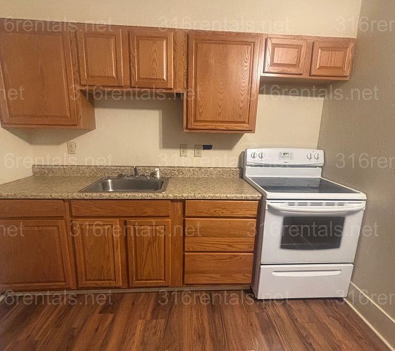 1st image of 110 W Pine Ave #1