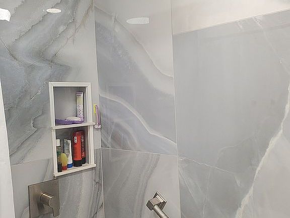 3rd image of 710 Magnolia Pl