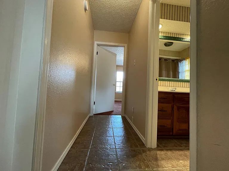1928 Big Bend Dr — Photo 10