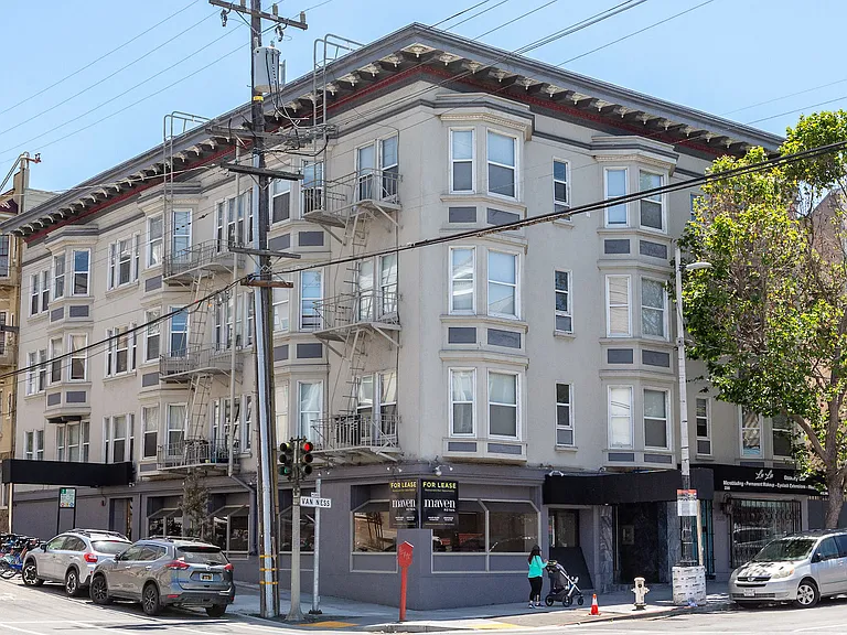 2360 Van Ness Ave — Photo 2