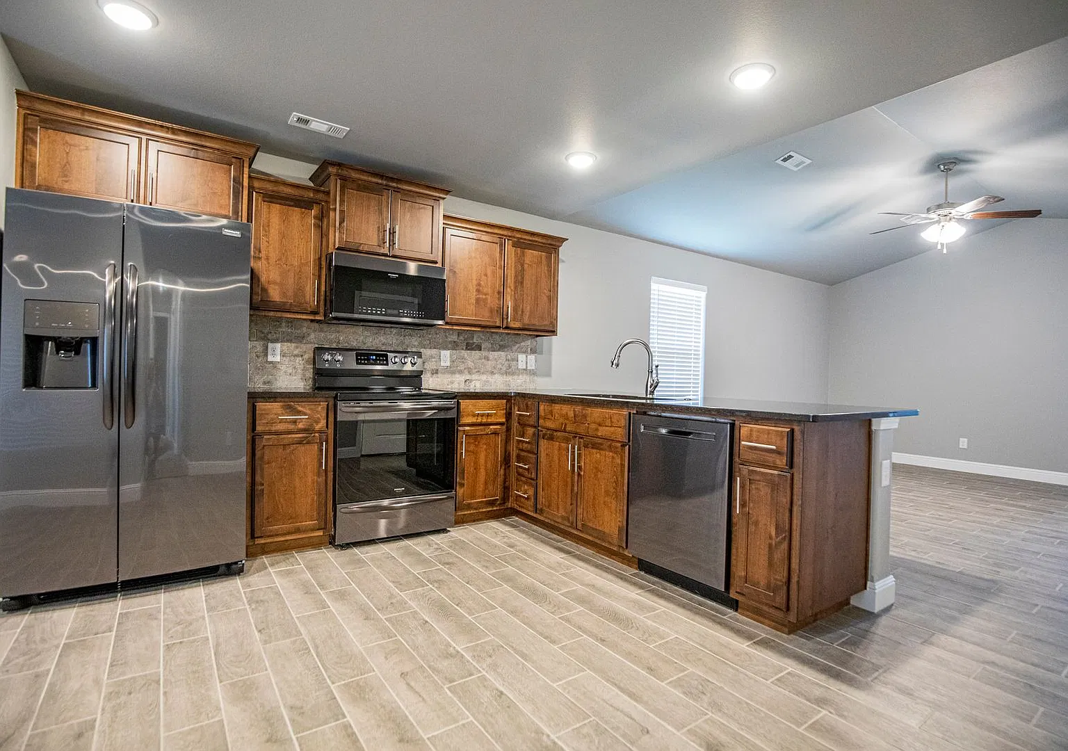 525 Fox Circle — Photo 3