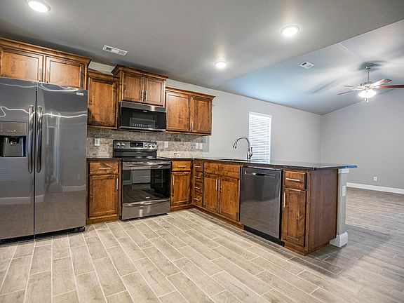 3rd image of 525 Fox Cir