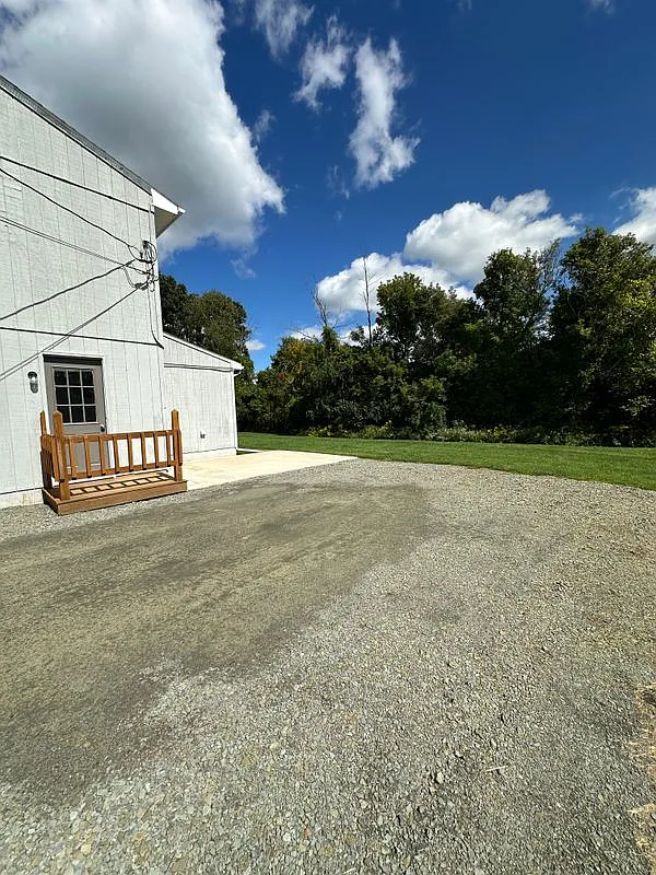2 bed, 1.0 bath, 948 sqft, $1,200 — Photo 3