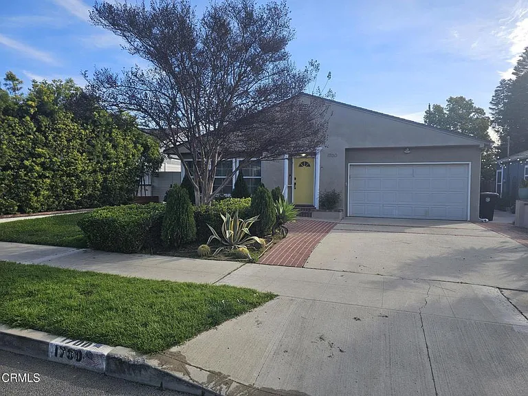 1700 N Pass Ave — Photo 23