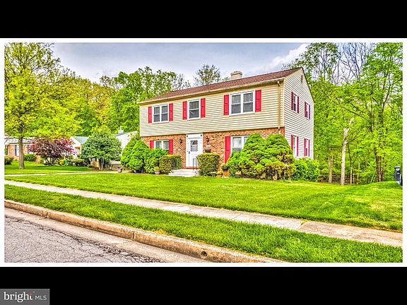 3rd image of 9 Hunting Creek Ct