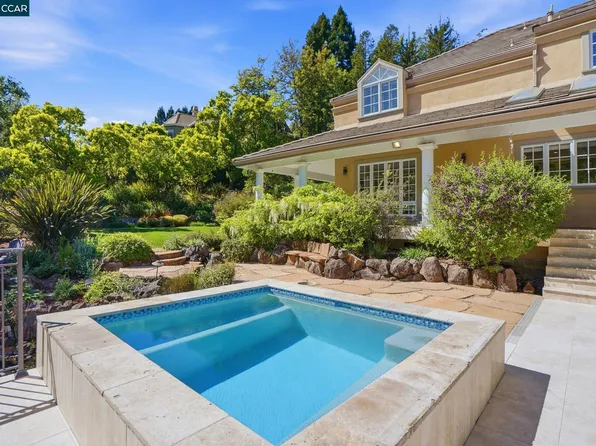 45 Merrill Cir N, Moraga, CA 94556
