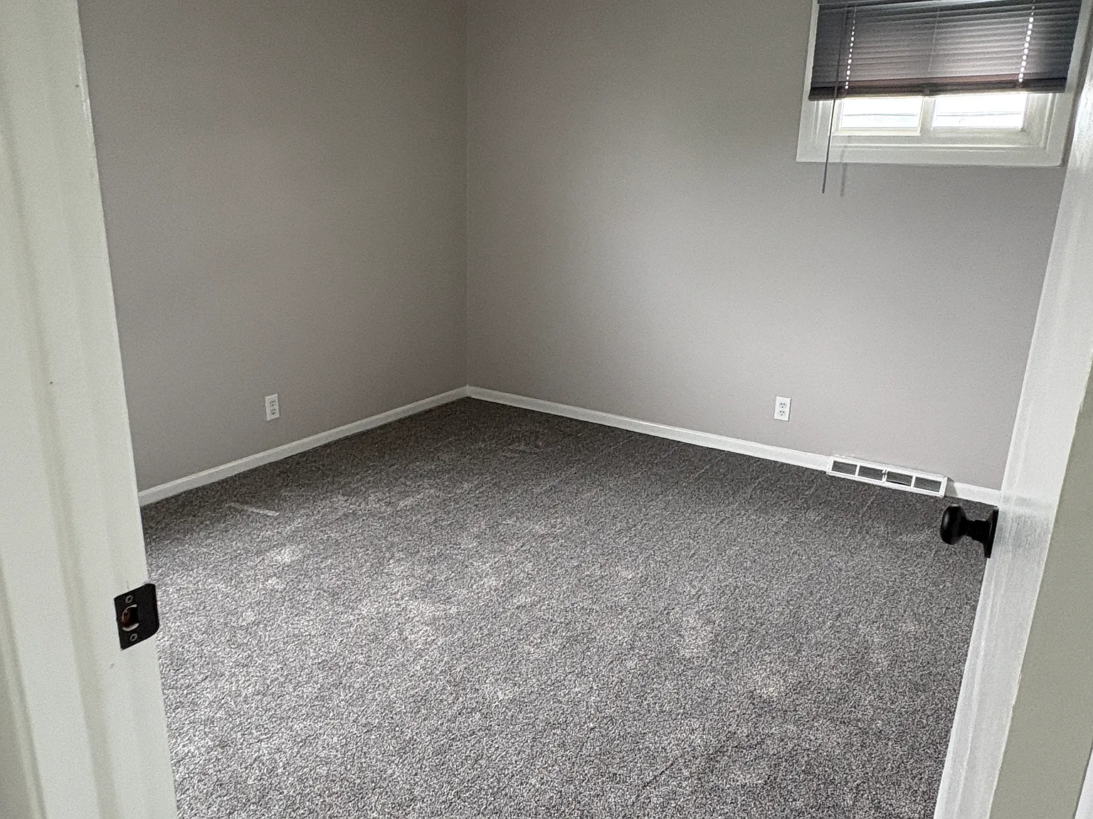 3 bed, 950 sqft, $1,700 — Photo 4