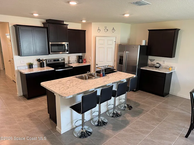 1349 Ashford Ave NE — Photo 4