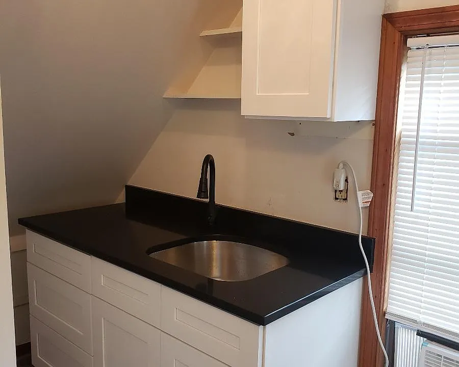 8 Webster St #3R