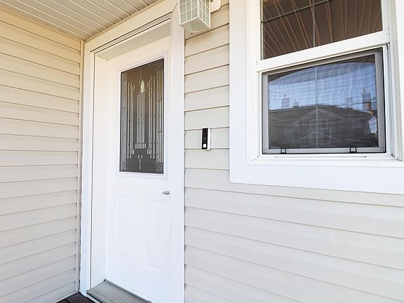 3rd image of 106 Graywood Mews