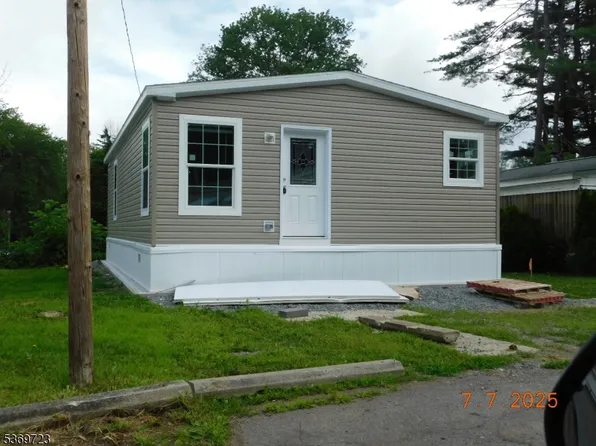 66 Back St, Oxford Twp., NJ 07863