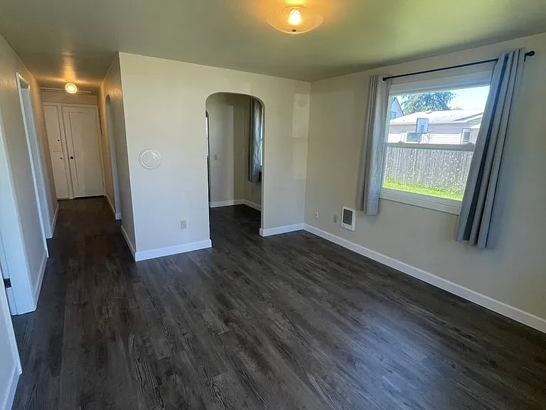 1050 Hiatt St — Photo 15