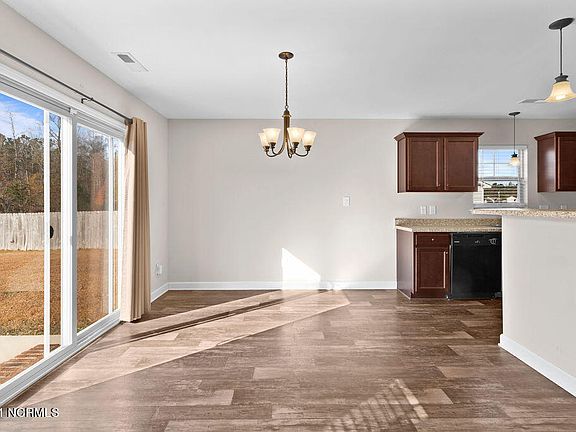 4th image of 424 McCall Dr