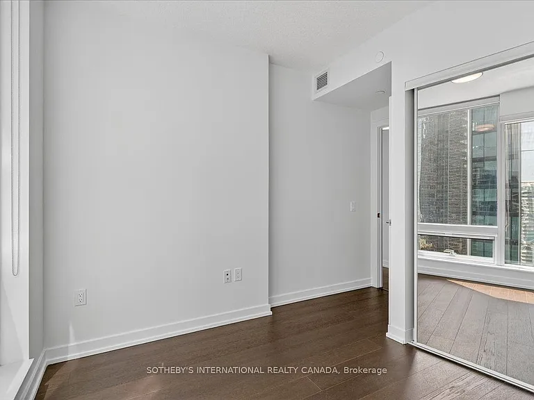 10 York St #2105 — Photo 14
