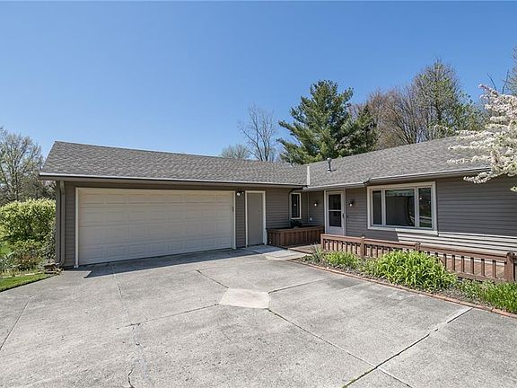 3rd image of 15276 Forest Park Dr