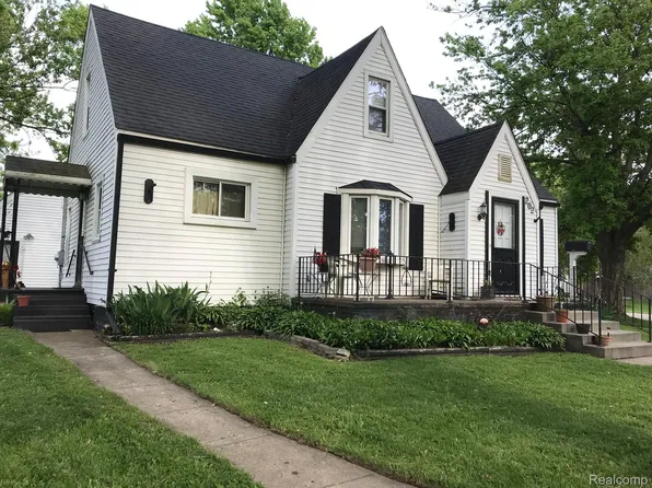 202 NW Arthur St, Yale, MI 48097