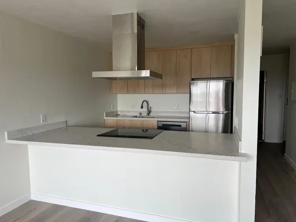 1 Embarcadero W APT 247, Oakland, CA 94607