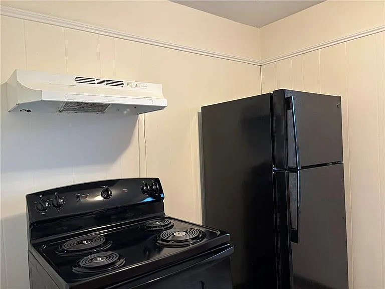 9 York Ave — Photo 3