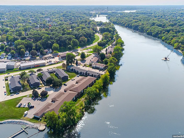 410 Fox Shores Dr — Photo 26