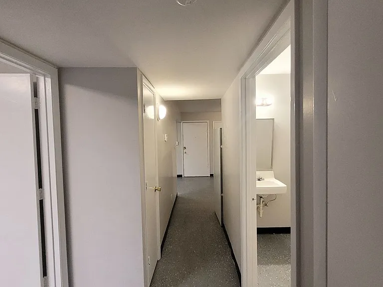 1324 SW Western Ave — Photo 4