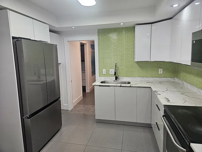 200 SW 3rd Ave — Photo 4