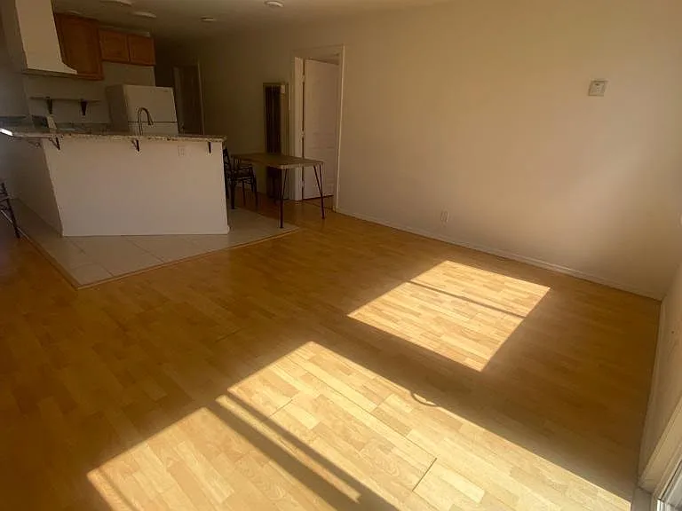1030 York St — Photo 11