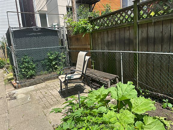5th image of 30 Grenadier Rd