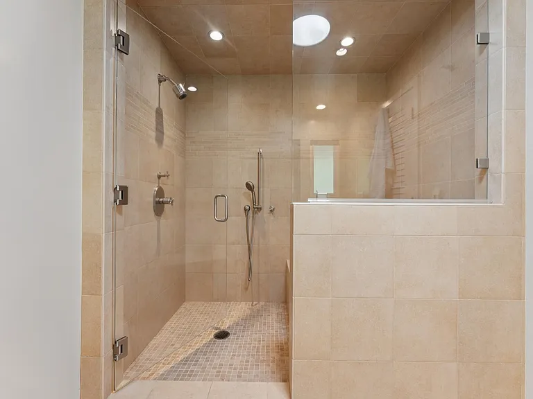 61 Bradley Ave — Photo 37