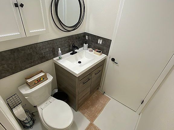 5th image of 1134 Montrose Pl