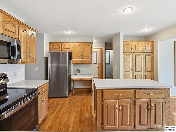 5th image of 16117 Drexel Cir