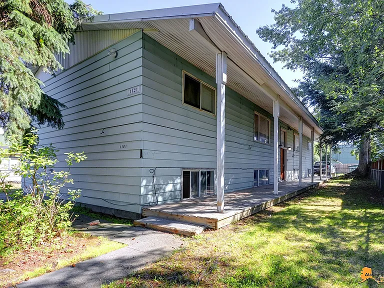 1121 Latouche St — Photo 4