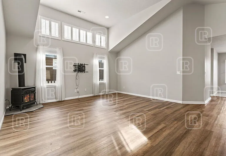 2211 N Oakland Ln — Photo 15
