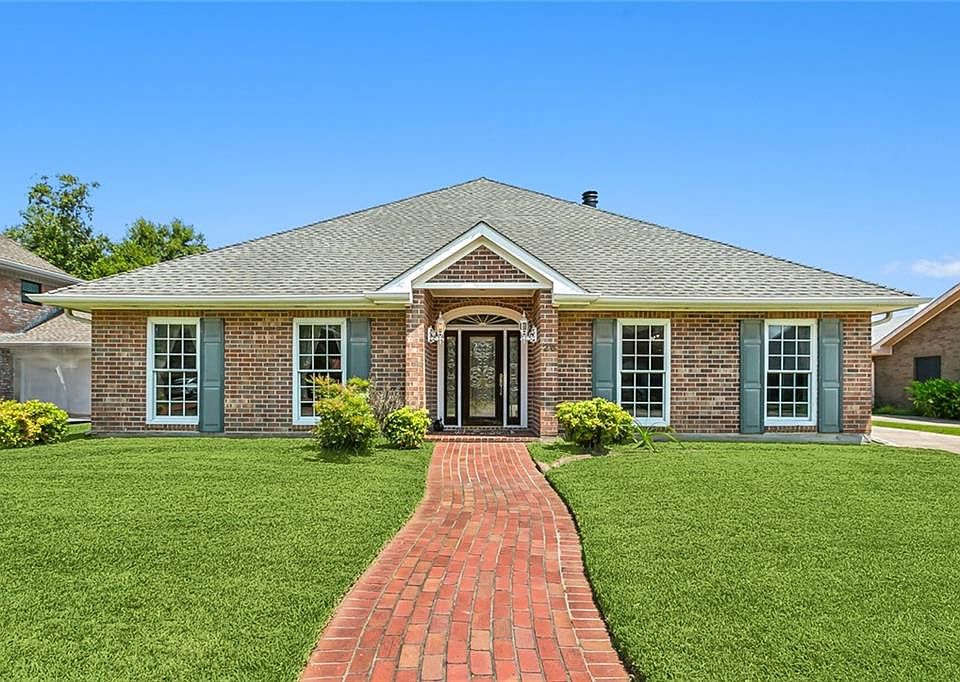 1st image of 26 Chateau Rothchild Dr