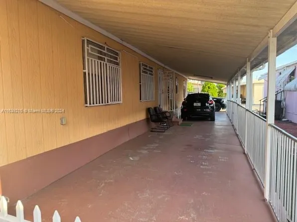 11217 NW 6th Ter, Miami, FL 33172