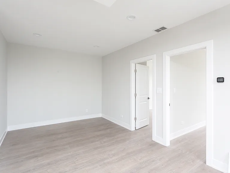 818 W 18th St #4F — Photo 6